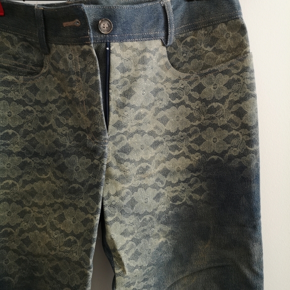 Jean - Picture 3 of 4